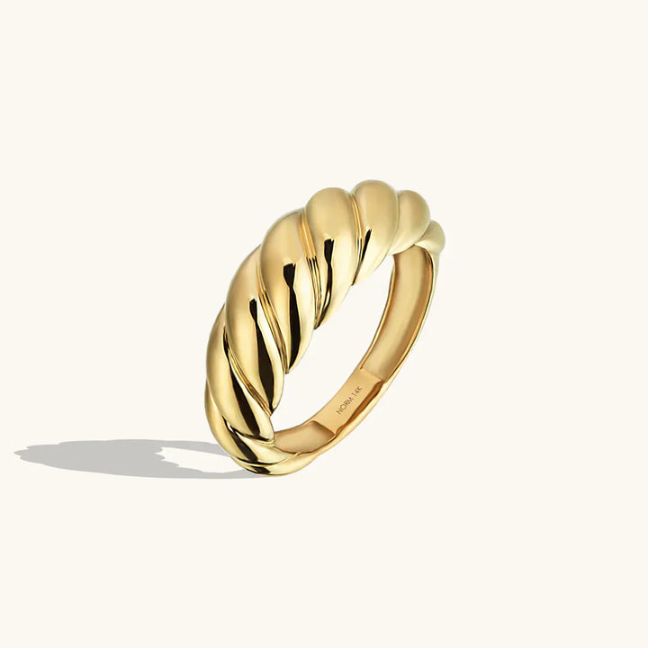 Arianwen | Modern Swirl Gold Band