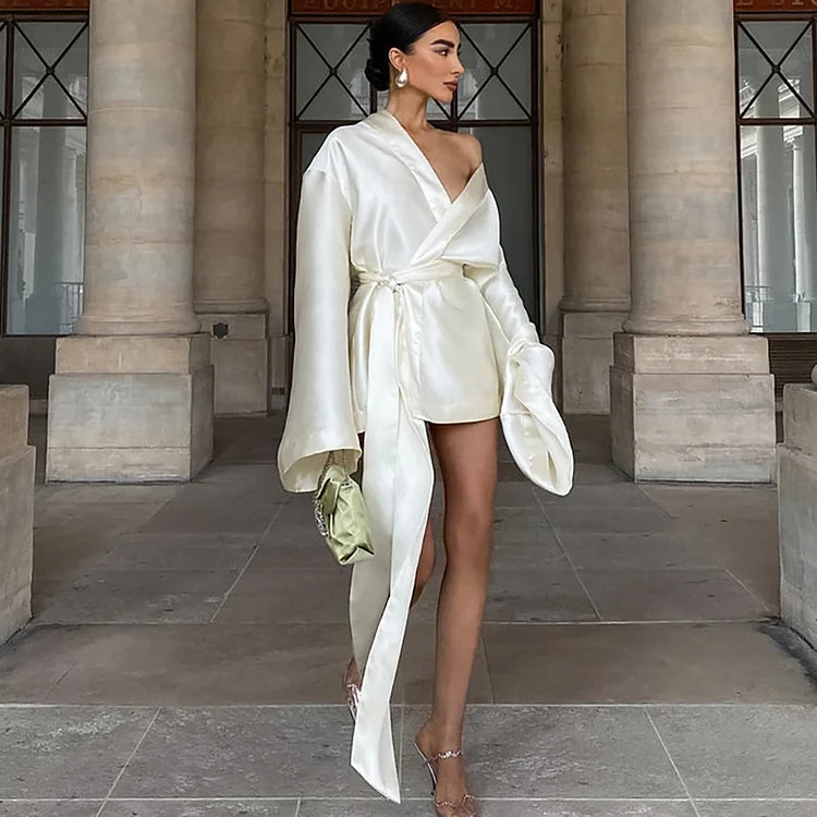 Satijnen extreem lange kimonojurk met riem