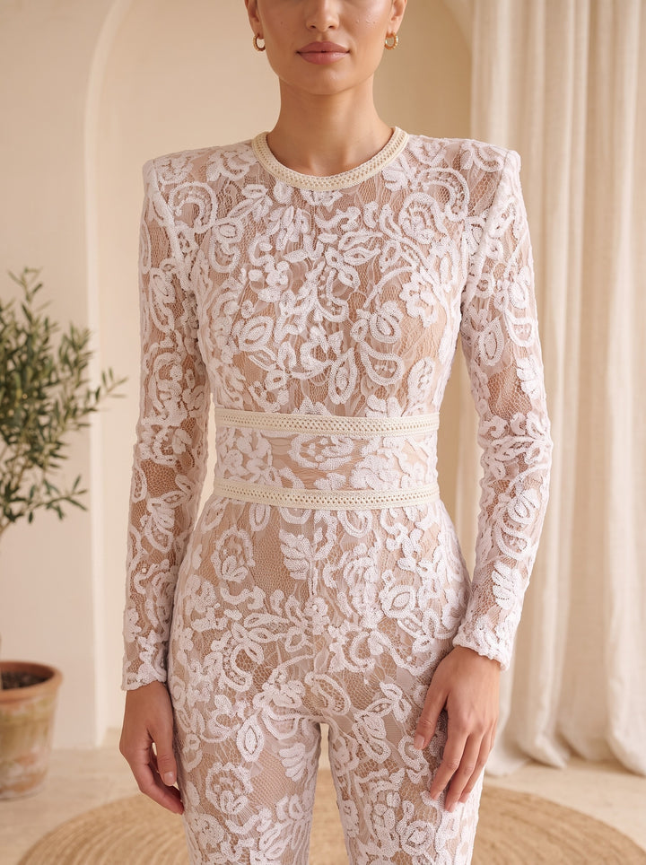 Ariella – White, close-up