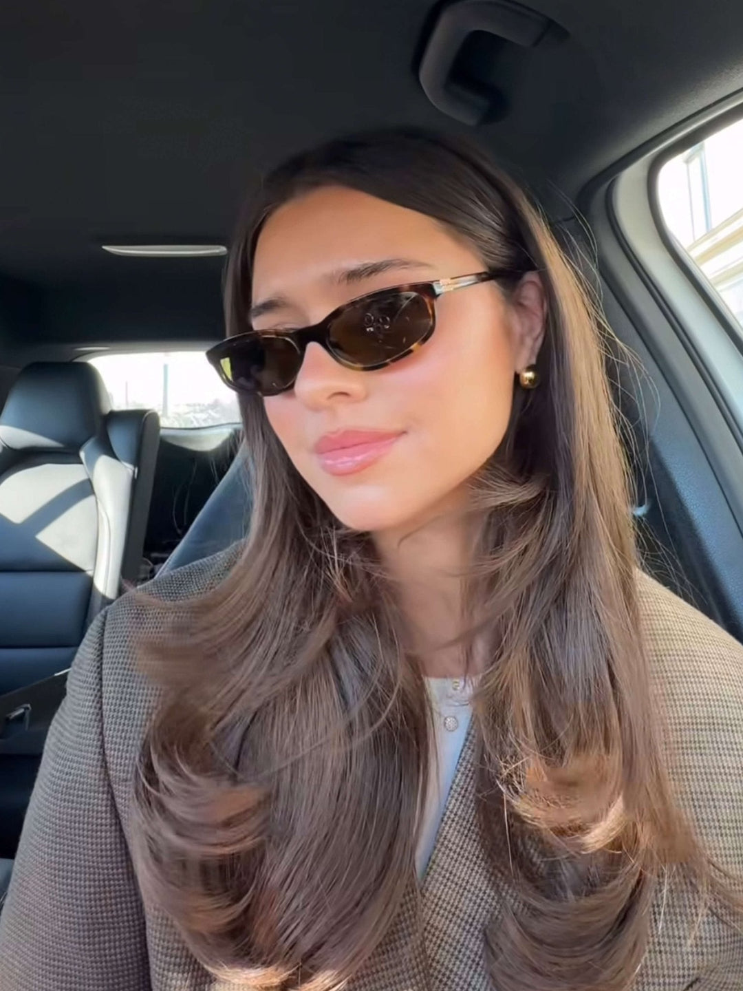 Avi | Minimal Oval Sunglasses in first_variant_option1 | Elegant Women&