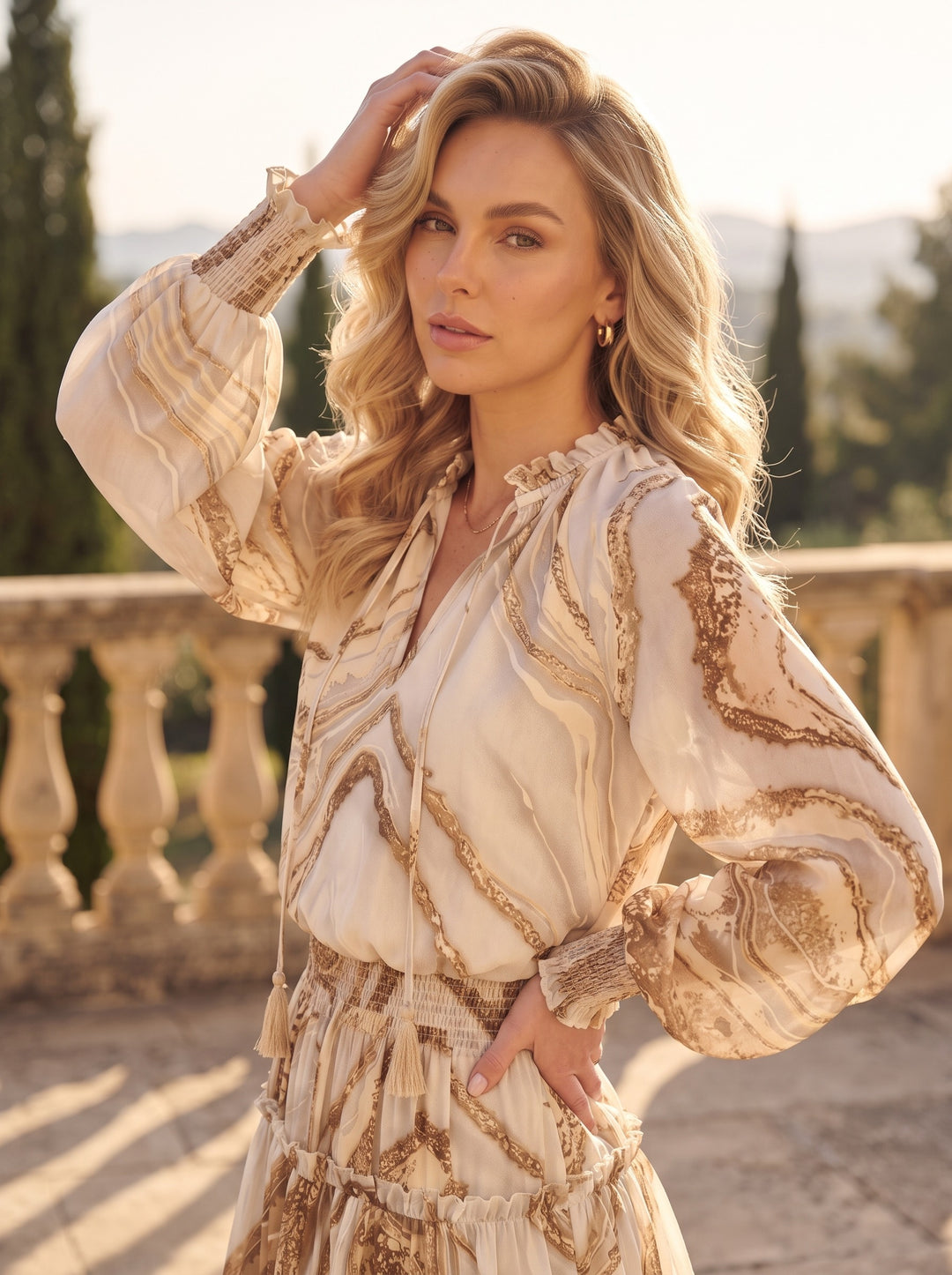 Beatrix – Cream Gold, close-up, sleeve and print