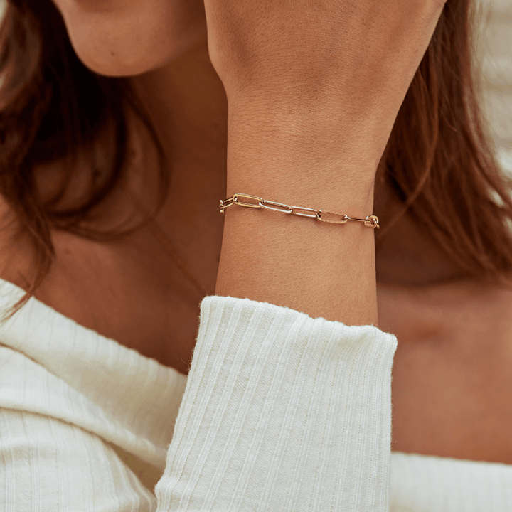 Carita | Sleek Link Chain Bracelet in first_variant_option1 | Elegant Women&