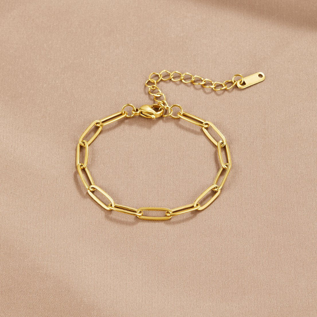 Carita | Sleek Link Chain Bracelet in first_variant_option1 | Elegant Women&