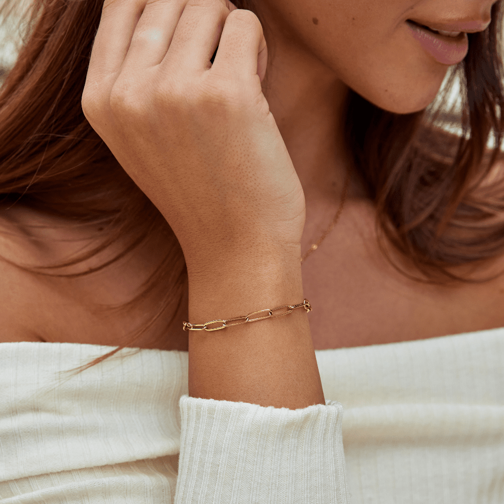 Carita | Sleek Link Chain Bracelet in first_variant_option1 | Elegant Women&