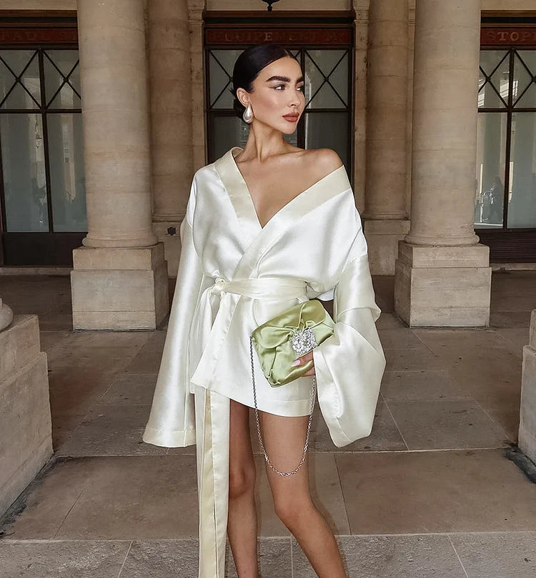 Satijnen extreem lange kimonojurk met riem