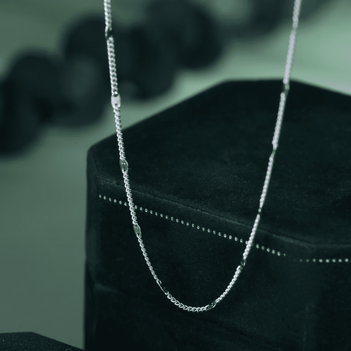 Cleo Chain Necklace in first_variant_option1 | Elegant Women&
