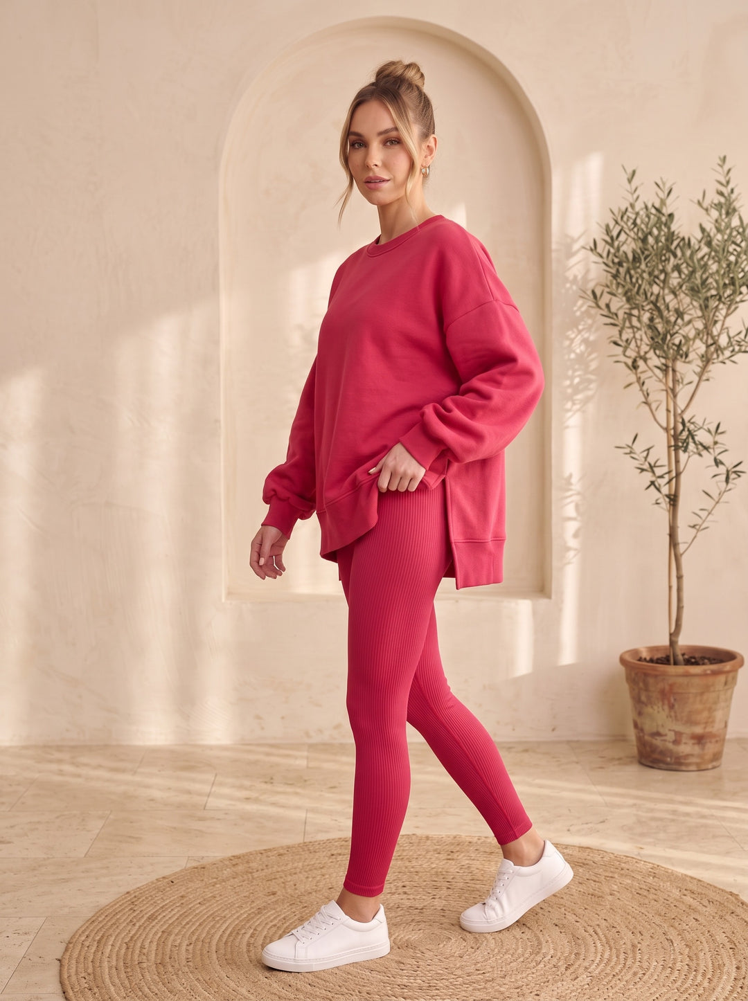 Dixie – Rose red, studio, three-quarter turn