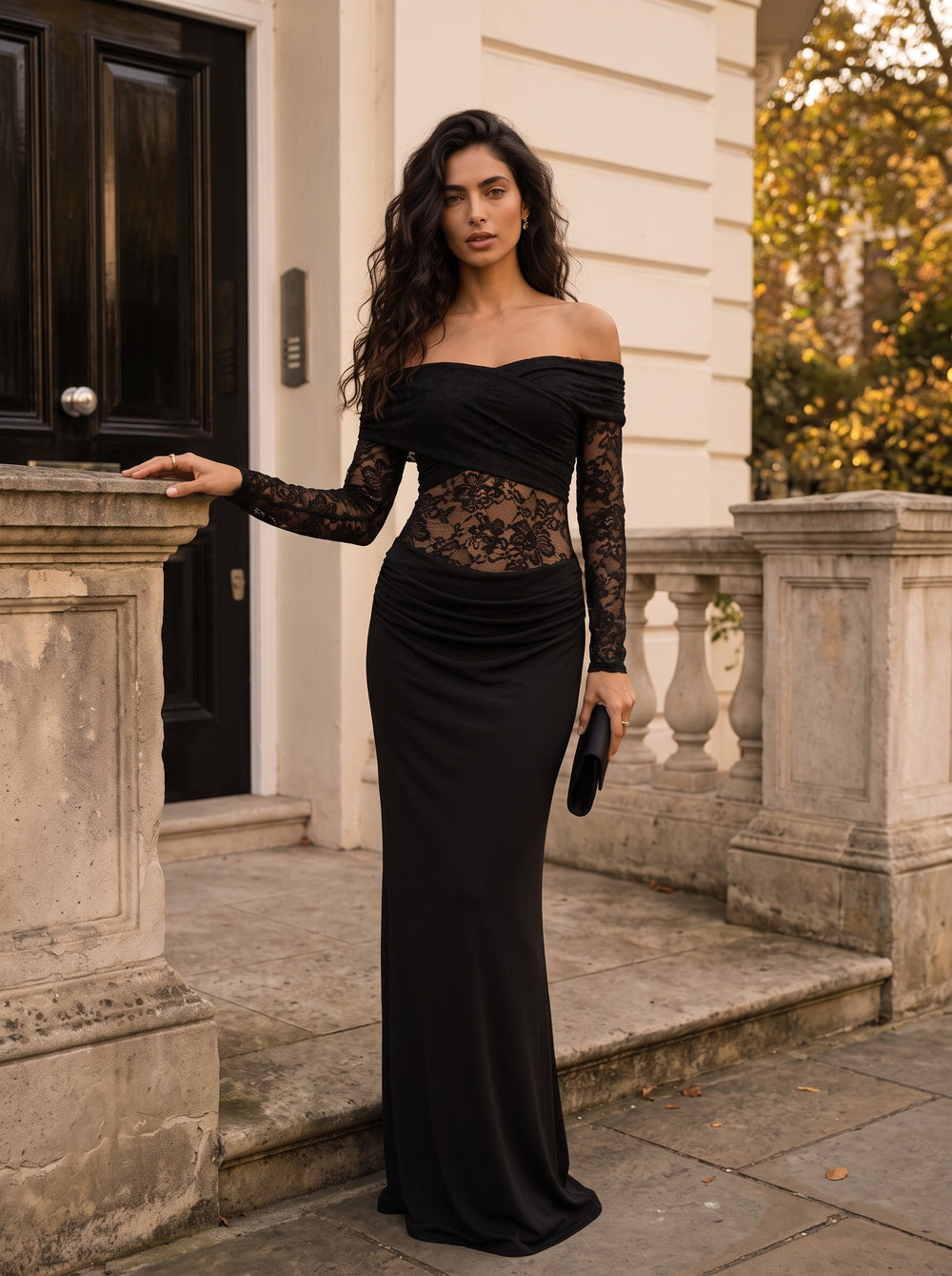 Esther – Black, studio front, hero