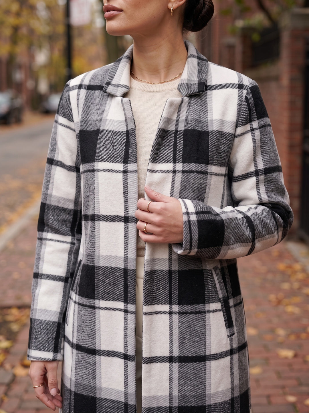 Harlow – Grey Plaid, close-up of collar and plaid