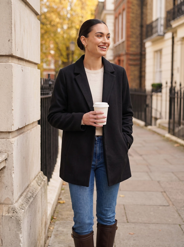 Harlow – Black, outdoor street, three-quarter