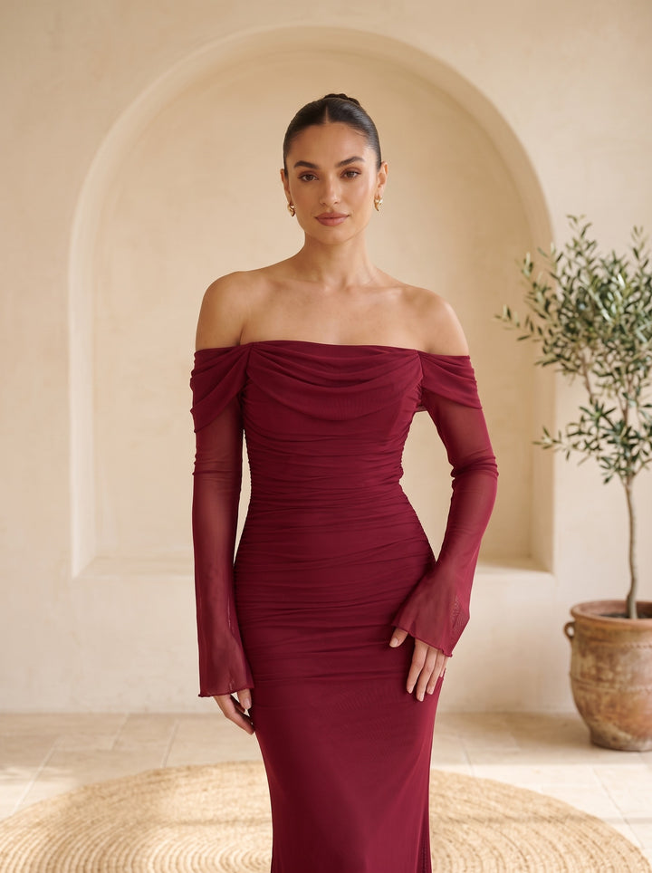 Ingrid – Wine, close-up of neckline, sleeves and ruching