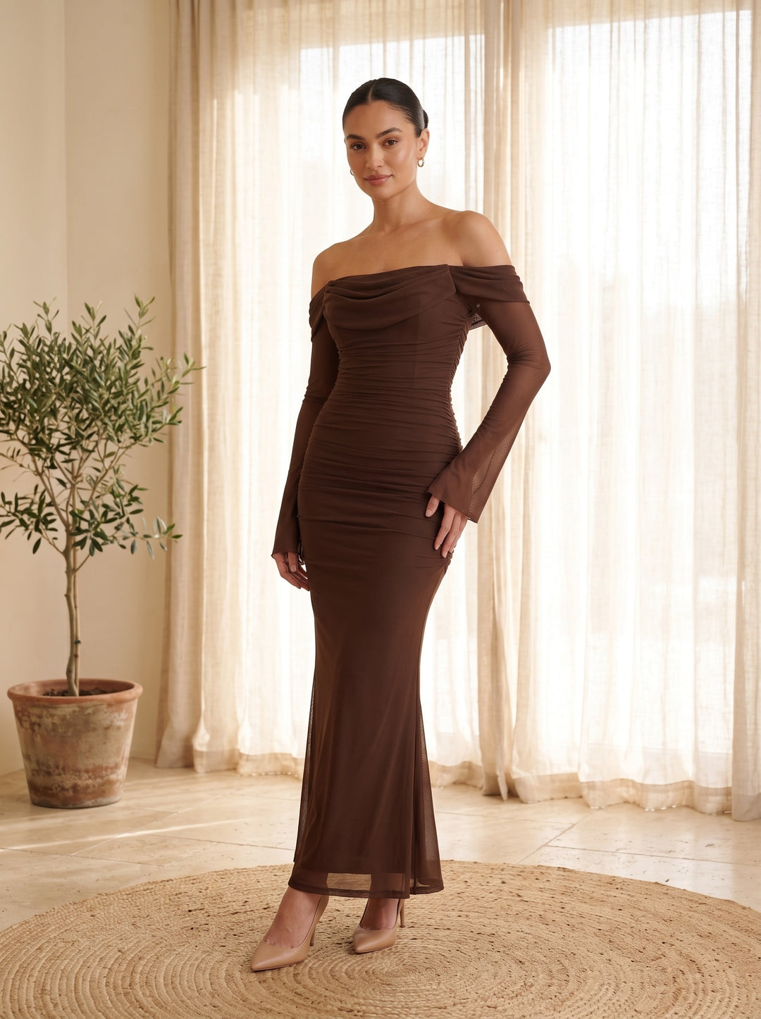 Ingrid – Brown, studio three-quarter