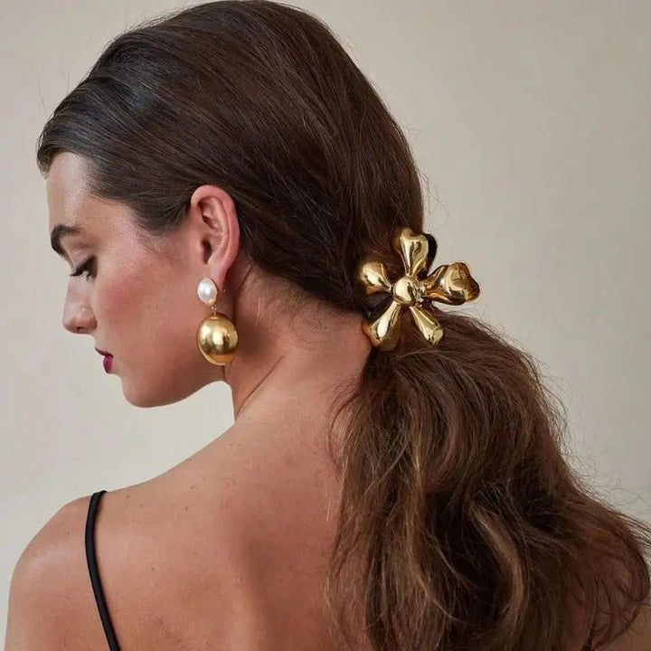 Lexie | Radiant Gold Clip in first_variant_option1 | Elegant Women&