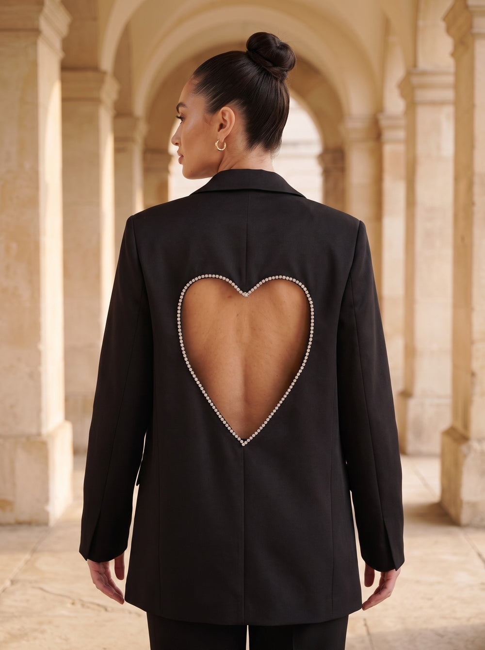 Daphne – Black, front