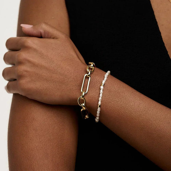 Quenna | Modern Link Bracelet in first_variant_option1 | Elegant Women&