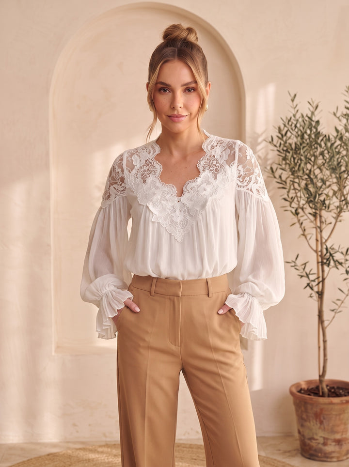 Rosamund – White, studio front