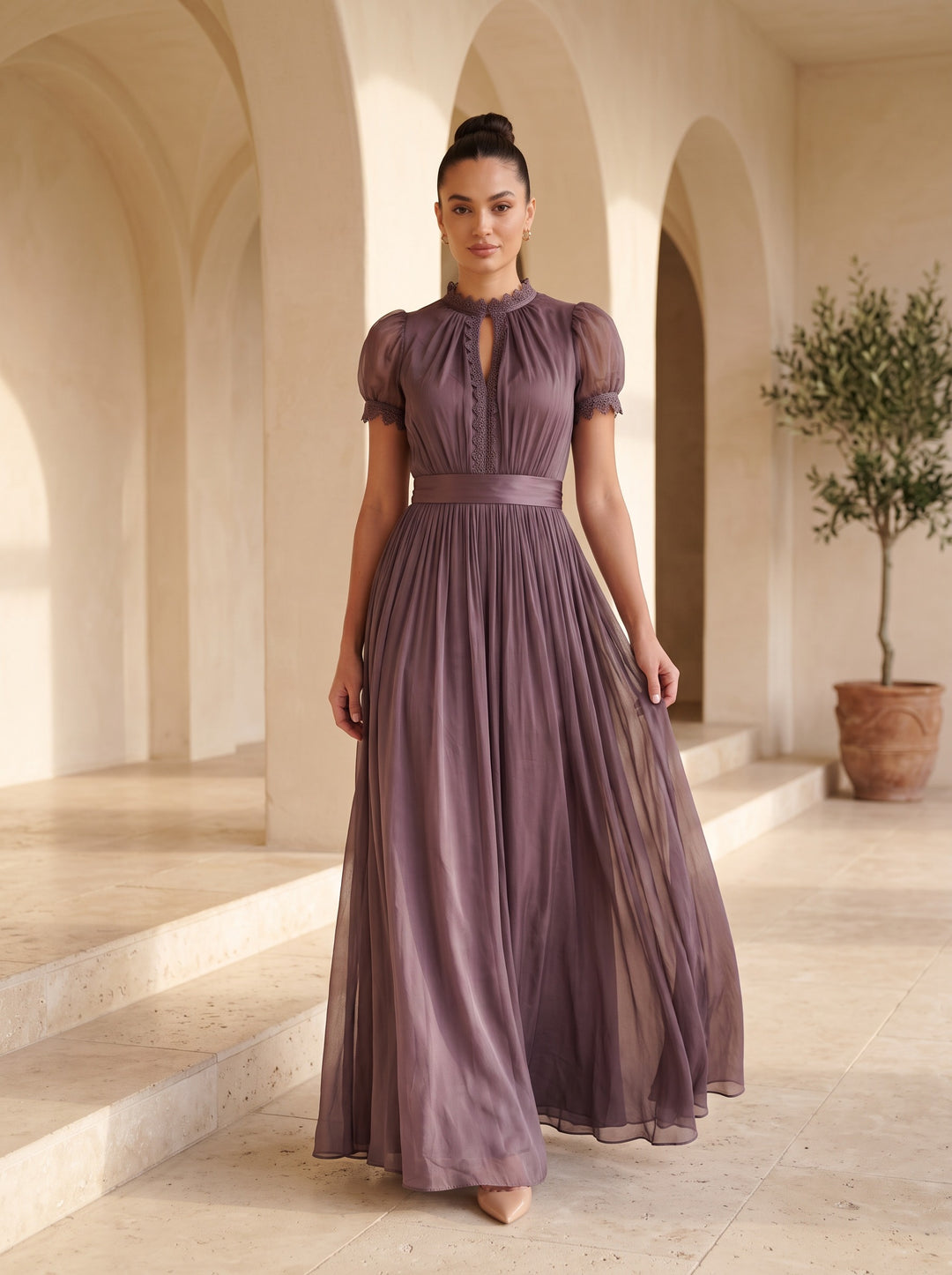 Sabine – Plum, studio front