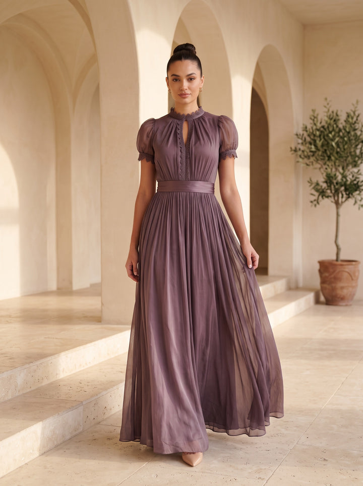 Sabine – Plum, studio front
