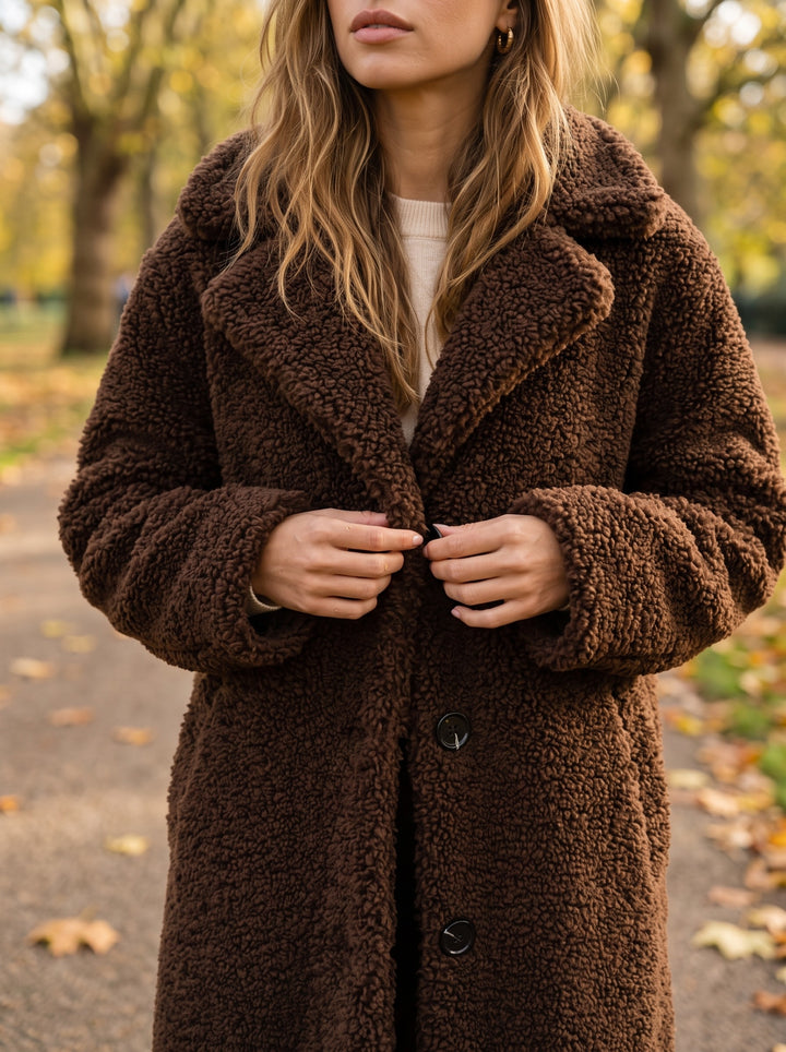 Saoirse – Chocolate, close-up